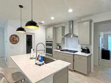 Main picture of 213 Bermudez Way