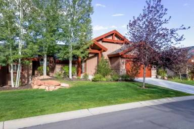 Main picture of 8375 Pointe Dr