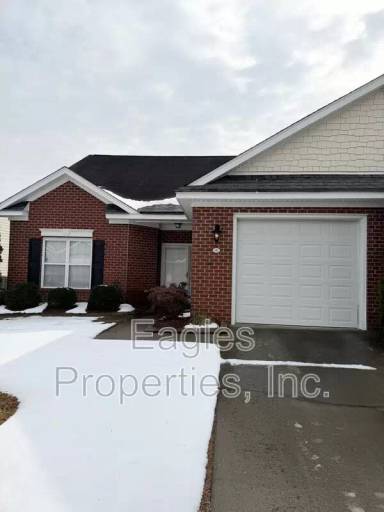 Main picture of 102 Oxford Dr