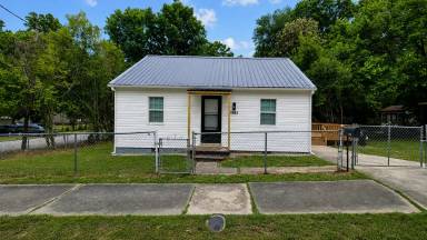 Main picture of 1401 Oak St