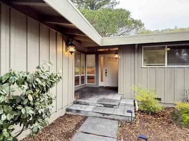 Main picture of 1 Fawn Ln