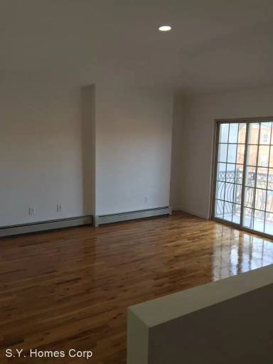Main picture of 218 Lexington Ave