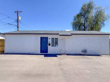 Main picture of 1936 E Yale St