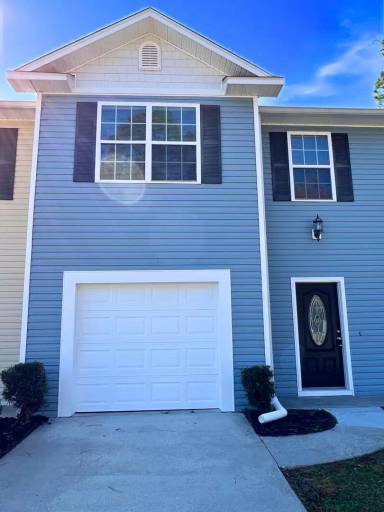 Main picture of 820 E Davis Ave