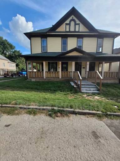 Main picture of 636 Powell St