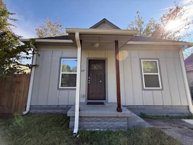 Main picture of 317 S Xanthus Ave