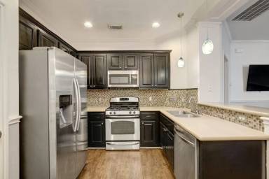 Main picture of 2720 Bond Dr