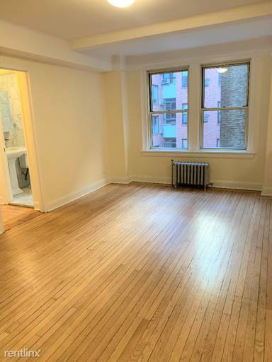 Main picture of 25 E 10th St