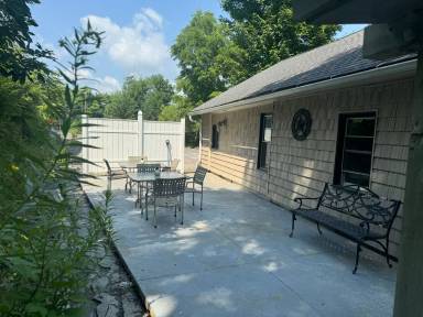 Main picture of 809 S Aurora St