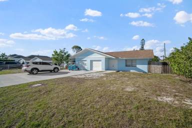 Main picture of 633 99th Ave N