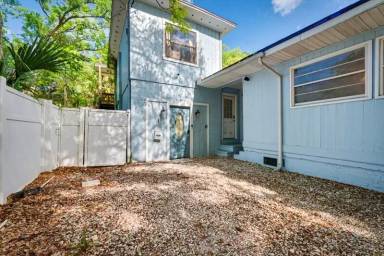 Main picture of 719 S Shores Rd