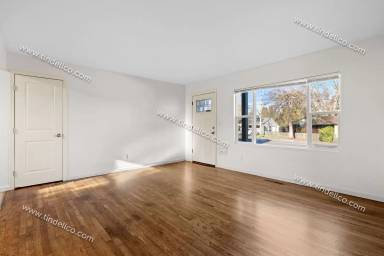 Main picture of 7010 N Columbia Way