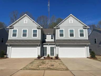 Main picture of 131 Lorcan Ln