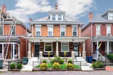 Main picture of 452 E Sycamore St