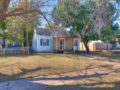 Main picture of 1708 NW 40th St