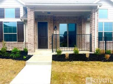 Main picture of 605 Cloverleaf Dr