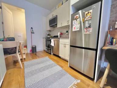 Main picture of 243 Stanhope St