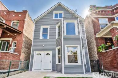 Main picture of 2963 N Ridgeway Ave