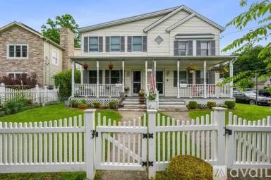 Main picture of 303 N Barry Ave