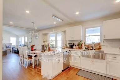 Main picture of 1411 Shefford Rd