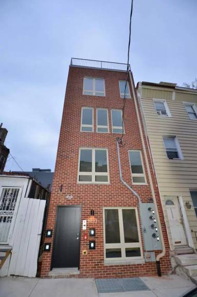 Main picture of 2409 W Thompson St