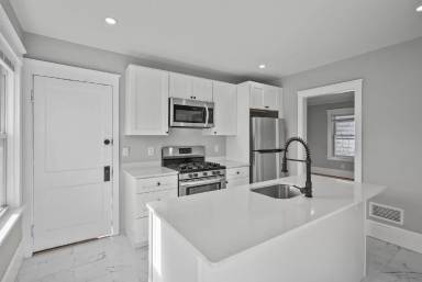 Main picture of 460-462 Eaton St.