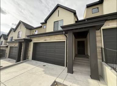 Main picture of 222 E Glencoe Dr