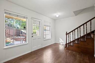 Main picture of 731 E Oltorf St