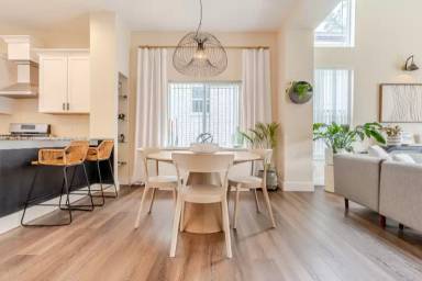 Main picture of 409 Hideaway Ln