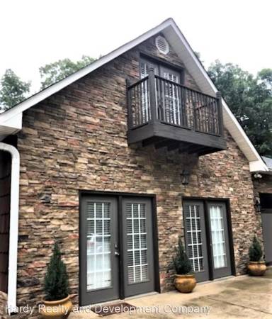 Main picture of 20 East Dr NW