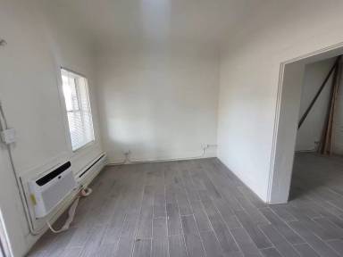 Main picture of 484 S 2nd Ave
