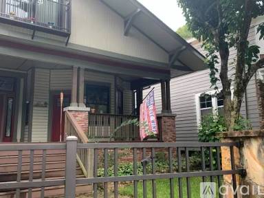 Main picture of 807 Monroe Dr NE