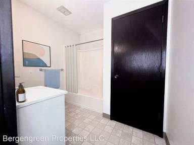 Main picture of 420 Cedar St
