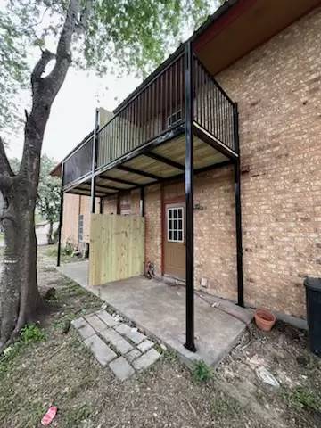 Main picture of 600 E Crockett St
