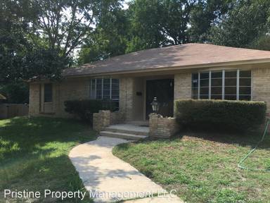 Main picture of 205 N Garden Club Dr