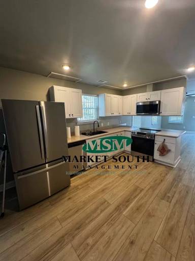 Main picture of 1011 W 40th St
