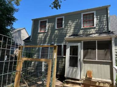 Main picture of 2300 Rosewood Ave
