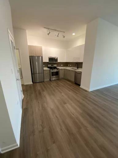 Main picture of 2550 S Wabash Ave