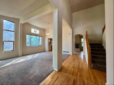Main picture of 2404 S Holman Cir