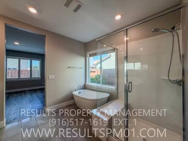 Main picture of 587 River St