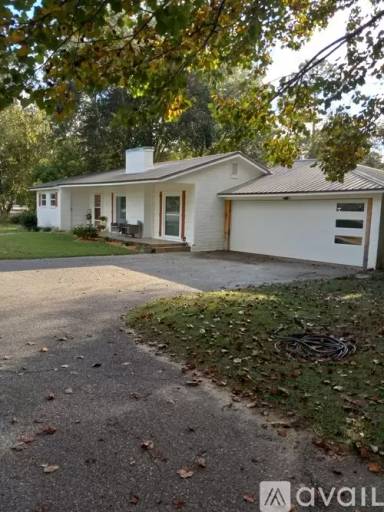 Main picture of 127 Pine Tree Dr