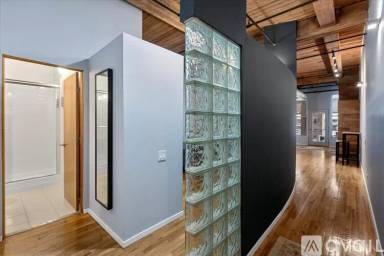 Main picture of 1000 W Washington Blvd Condo