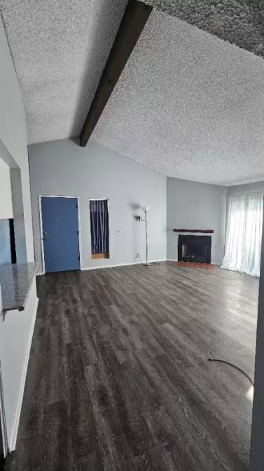 Main picture of 1745 Marine Ave