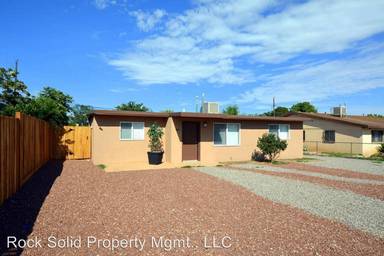 Main picture of 423 Dallas St NE