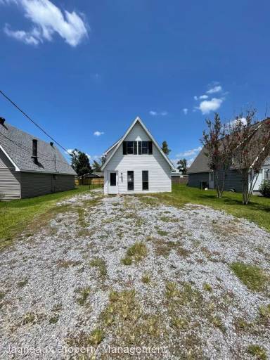 Main picture of 2135 Division Rd