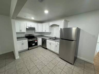 Main picture of 316 E 7th St
