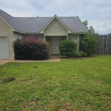 Main picture of 1404 W Kentucky Ave