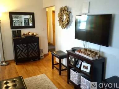 Main picture of 1817 Milwaukee Ave