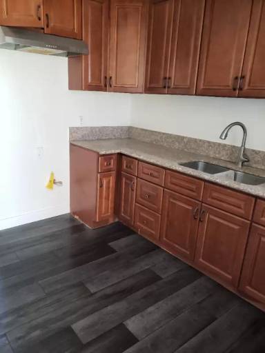 Main picture of 16524 Chestnut St