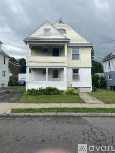 Main picture of 90 Moeller St